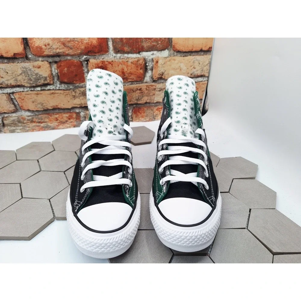 The Converse Chuck Taylor new without